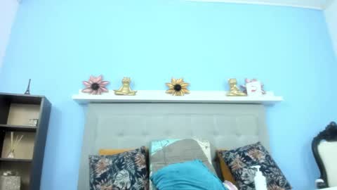 paola online show from 10/31/25, 02:51