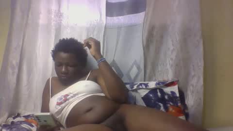 Snapshot of monalisaah chatting on 09/17/25, 01:35 monalisaah online show from 09/17/25, 01:35