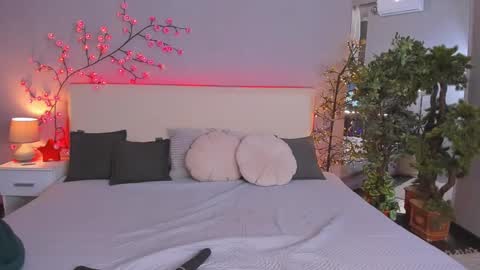 Monica online show from 02/05/26, 01:49