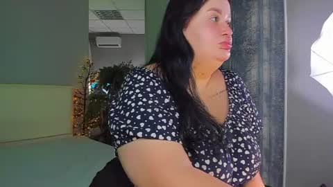 Snapshot of monasteel chatting on 06/25/26, 12:31 Monica online show from 06/25/26, 12:31