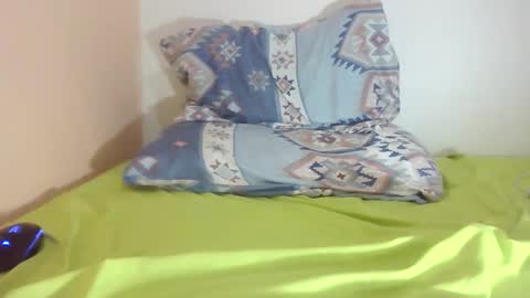 Snapshot of moncef122 chatting on 10/14/25, 08:31 moncef122 online show from 10/14/25, 08:31