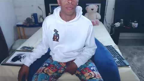 Snapshot of moneybeast chatting on 03/17/26, 01:10 moneybeast online show from 03/17/26, 01:10