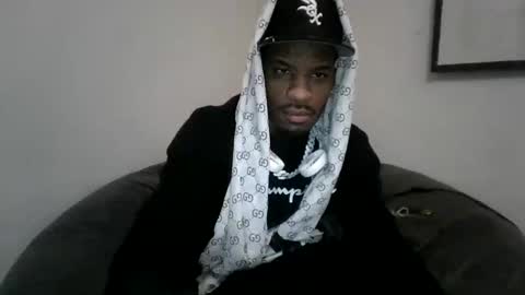 Snapshot of moneymanboy chatting on 09/29/25, 06:18 11nchmonster online show from 09/29/25, 06:18