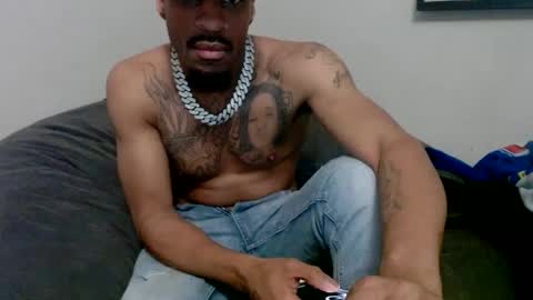 Snapshot of moneymanboy chatting on 10/06/25, 07:44 11nchmonster online show from 10/06/25, 07:44