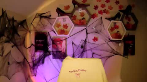 Snapshot of monica_sweets chatting on 10/02/25, 06:53 sweet girl and shine body online show from 10/02/25, 06:53