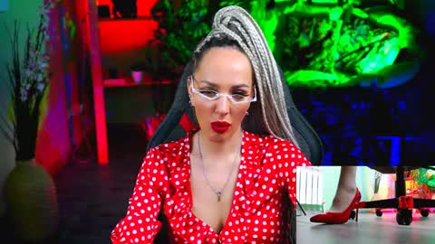 Snapshot of monicamaxwel chatting on 01/30/25, 12:06 Monika online show from 01/30/25, 12:06