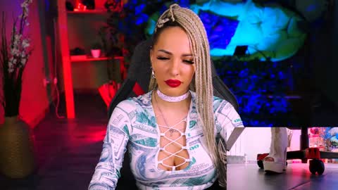 Snapshot of monicamaxwel chatting on 02/05/25, 11:34 Monika online show from 02/05/25, 11:34