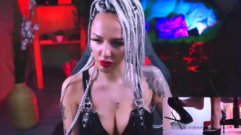 Snapshot of monicamaxwel chatting on 02/11/25, 12:05 Monika online show from 02/11/25, 12:05