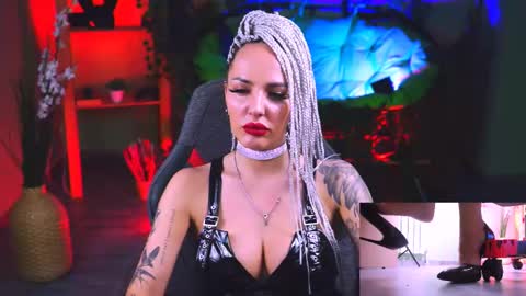 Snapshot of monicamaxwel chatting on 02/11/25, 07:05 Monika online show from 02/11/25, 07:05