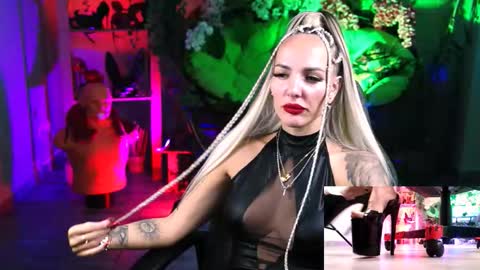 Snapshot of monicamaxwel chatting on 10/16/25, 11:11 Monika online show from 10/16/25, 11:11