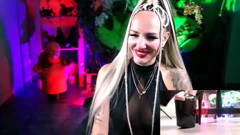 Snapshot of monicamaxwel chatting on 10/18/25, 11:00 Monika online show from 10/18/25, 11:00