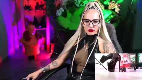 Snapshot of monicamaxwel chatting on 10/21/25, 11:22 Monika online show from 10/21/25, 11:22