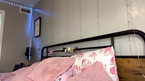 Snapshot of monicav21 chatting on 12/10/24, 05:17 Monica online show from 12/10/24, 05:17