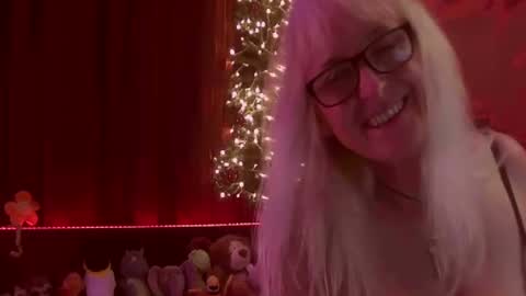 Snapshot of monicutex chatting on 01/01/25, 12:43 Monika online show from 01/01/25, 12:43