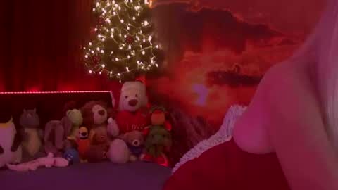 Snapshot of monicutex chatting on 01/08/25, 03:29 Monika online show from 01/08/25, 03:29