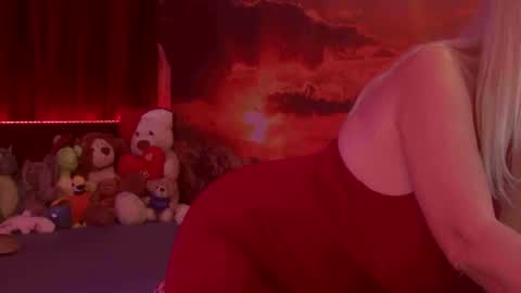 Snapshot of monicutex chatting on 01/16/25, 05:21 Monika online show from 01/16/25, 05:21