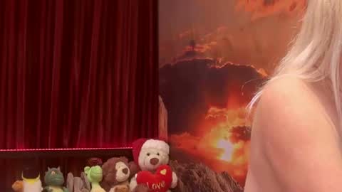 Snapshot of monicutex chatting on 02/01/25, 04:24 Monika online show from 02/01/25, 04:24