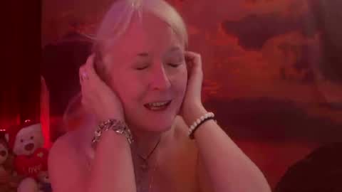 Snapshot of monicutex chatting on 03/08/25, 06:32 Monika online show from 03/08/25, 06:32