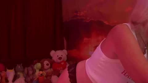 Snapshot of monicutex chatting on 10/16/25, 12:44 Monika online show from 10/16/25, 12:44