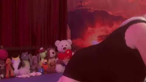 Snapshot of monicutex chatting on 10/26/25, 01:44 Monika online show from 10/26/25, 01:44