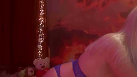 Snapshot of monicutex chatting on 12/14/25, 02:50 Monika online show from 12/14/25, 02:50