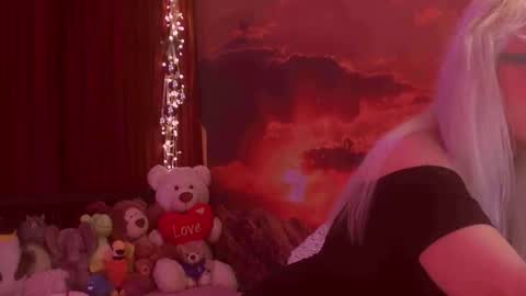 Snapshot of monicutex chatting on 12/15/25, 02:38 Monika online show from 12/15/25, 02:38