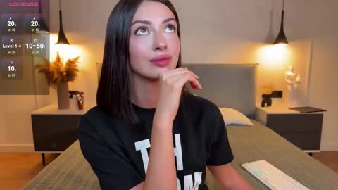 Monika online show from 11/08/25, 09:09