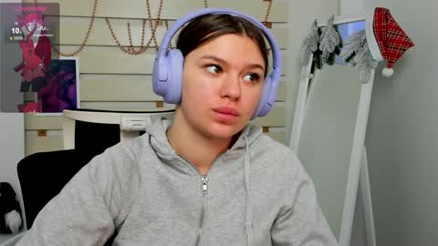 Snapshot of monika_youu chatting on 01/12/25, 12:01 Monika online show from 01/12/25, 12:01