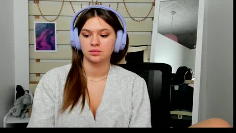 Snapshot of monika_youu chatting on 01/21/25, 06:02 Monika online show from 01/21/25, 06:02