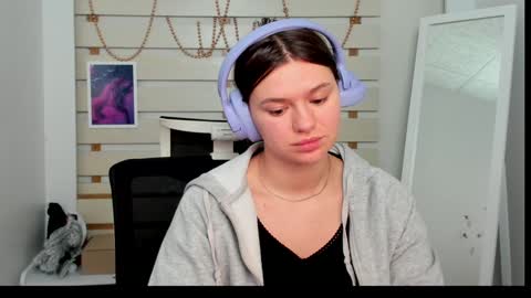 Snapshot of monika_youu chatting on 01/27/25, 10:16 Monika online show from 01/27/25, 10:16