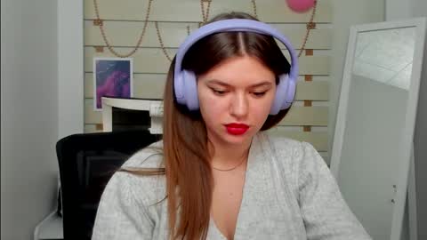 Snapshot of monika_youu chatting on 02/24/25, 02:15 Monika online show from 02/24/25, 02:15
