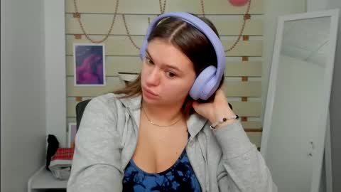 Snapshot of monika_youu chatting on 02/25/25, 01:17 Monika online show from 02/25/25, 01:17