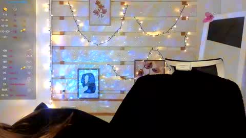 Snapshot of monika_youu chatting on 10/14/25, 07:53 Monika online show from 10/14/25, 07:53