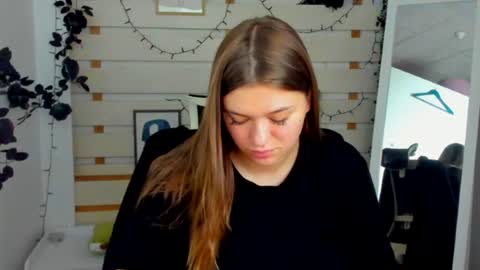 Monika online show from 04/11/26, 07:24