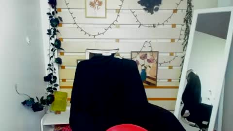 Monika online show from 08/04/26, 12:19