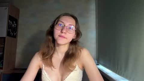 Mia online show from 06/17/26, 01:34