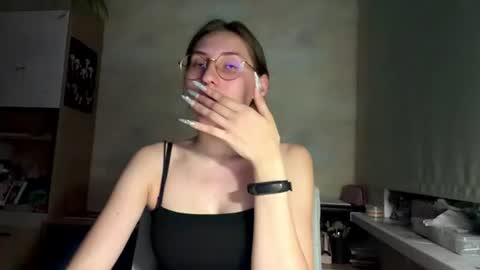 Mia online show from 07/11/26, 07:27