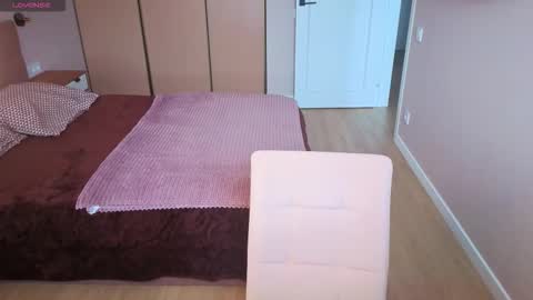 Snapshot of monikfoxy chatting on 02/24/26, 04:10 Monik online show from 02/24/26, 04:10