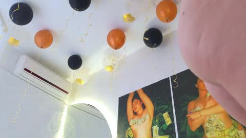 Snapshot of monique_a chatting on 04/30/26, 05:03 Ask me online show from 04/30/26, 05:03