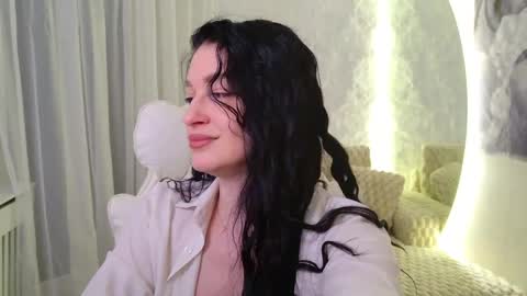 Snapshot of monique_a chatting on 05/08/26, 04:40 Ask me online show from 05/08/26, 04:40