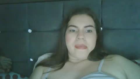 Snapshot of monita1401506 chatting on 10/15/25, 10:10 monita1401506 online show from 10/15/25, 10:10