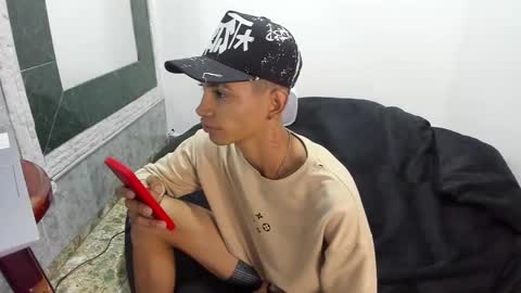 Snapshot of monkeyd_66 chatting on 02/16/25, 02:43 monkeyd_66 online show from 02/16/25, 02:43