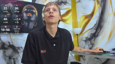 Snapshot of mono_blonde chatting on 05/19/26, 11:49 mono_blonde online show from 05/19/26, 11:49