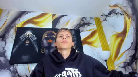 Snapshot of mono_blonde chatting on 06/05/26, 11:49 mono_blonde online show from 06/05/26, 11:49