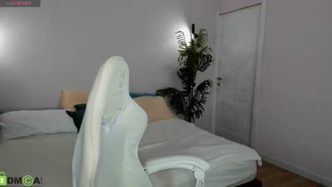 Snapshot of monro_doll chatting on 07/27/26, 08:32 MONRO online show from 07/27/26, 08:32
