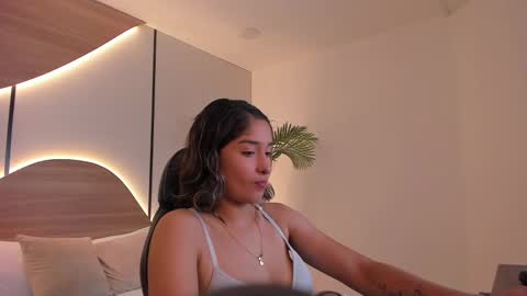 Snapshot of monserrat_blanco chatting on 09/12/25, 02:11 M O N S E  online show from 09/12/25, 02:11
