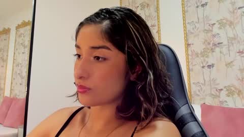 Snapshot of monserrat_blanco chatting on 09/25/25, 02:48 M O N S E  online show from 09/25/25, 02:48
