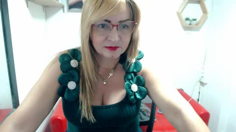 Snapshot of monserrat_diva chatting on 04/21/26, 09:50 monserrat_diva online show from 04/21/26, 09:50