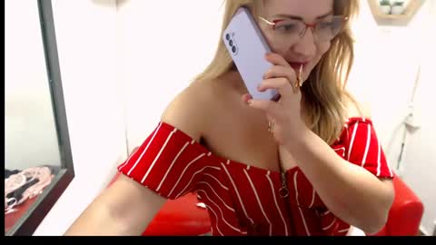 Snapshot of monserrat_diva chatting on 05/16/26, 12:51 monserrat_diva online show from 05/16/26, 12:51