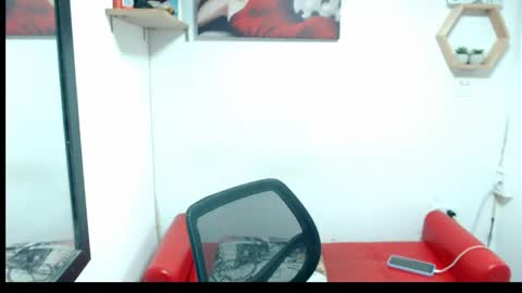 Snapshot of monserrat_diva chatting on 05/19/26, 09:21 monserrat_diva online show from 05/19/26, 09:21